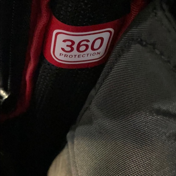 INCASE City CompactBackpack 15 Mac Red Blue Camo - Picture 9 of 11